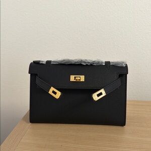 Elegant Black crossbody bag